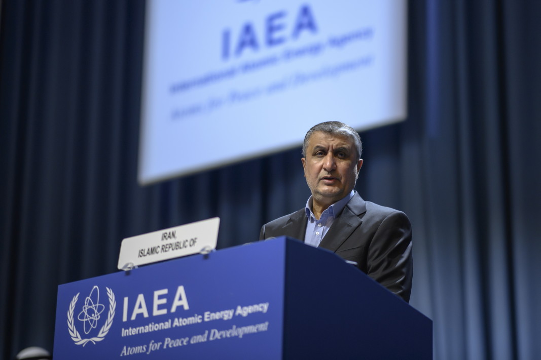 Мохамад Еслами, ръководител на Организацията за атомна енергия на Ислямска република Иран (AEOI), прави изявление по време на 65 -ата Генерална конференция на Международната агенция за атомна енергия (МААЕ) в централата на МААЕ в седалището на ООН във Виена, Австрия, 20 септември 2021 г.