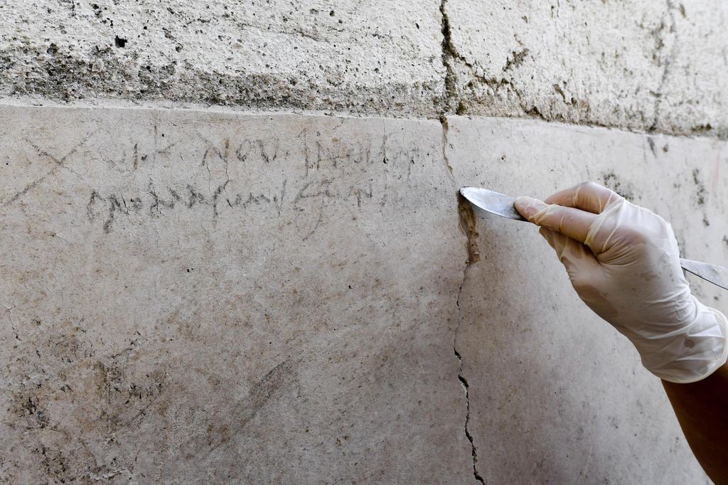 Археолози в Италия откриха надпис според който знаменитото изригване на