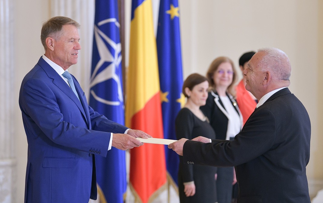 Посланик Влайков връчва акредитивните си писма на президента на Румъния Клаус Йоханис