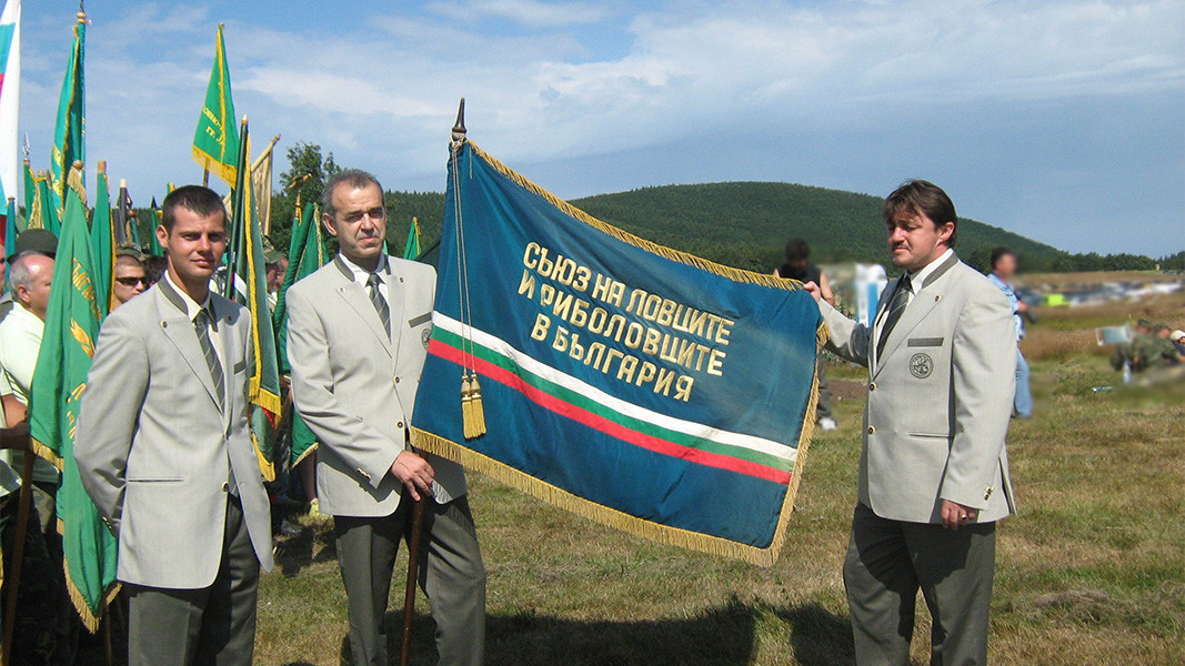 Инж. Васил Василев (первый слева) на слете Союза охотников и рыболовов в Болгарии