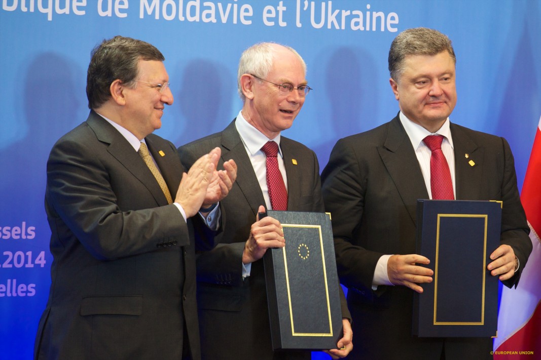 Жозе Барозу, Херман ван Ромпьой и Петро Порошенко/Снимка: Европейски съвет