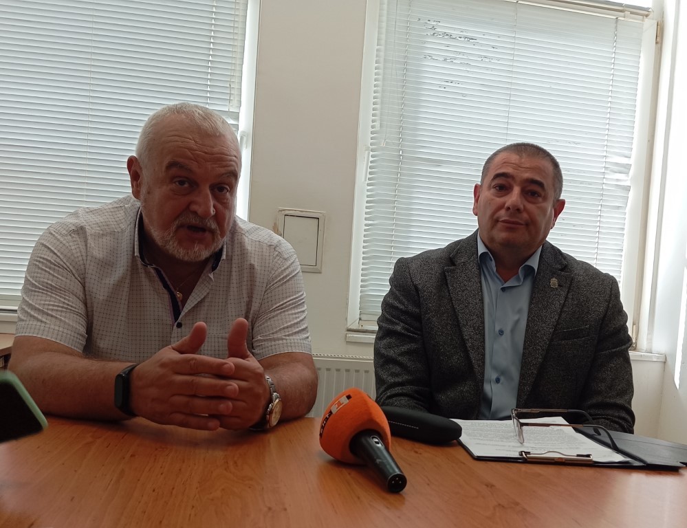 Окръжният прокурор на Монтана Росен Петков /в ляво/ и директорът на полицията ст. комисар Пламен Томов