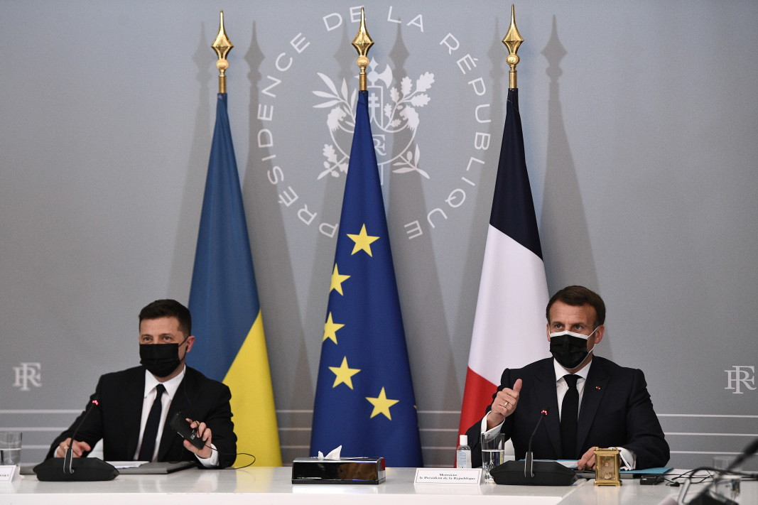 Френският президент Еманюел Макрон и украинският му колега Владимир Зеленски дадоха съвместна пресконференция след срещата си в Елисейския дворец в Париж, 16 април 2021 г.