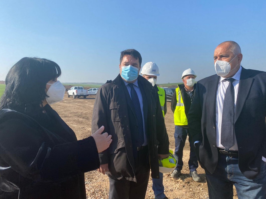 Премиерът Бойко Борисов и министърът на енергетиката Теменужка Петкова провериха напредъка на строителните дейности по изграждането на междусистемната газова връзка Гърция-България/IGB/.
