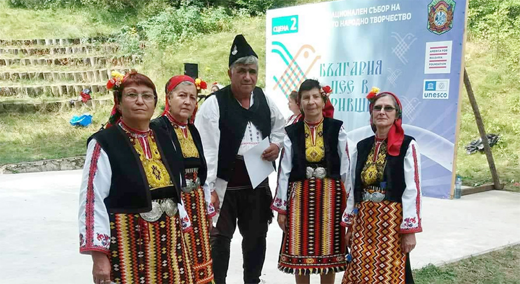Atanas Georgiew mit seiner Folkloregruppe