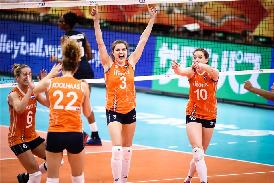 Националният отбор на Холандия постигна драматична победа след обрат с
