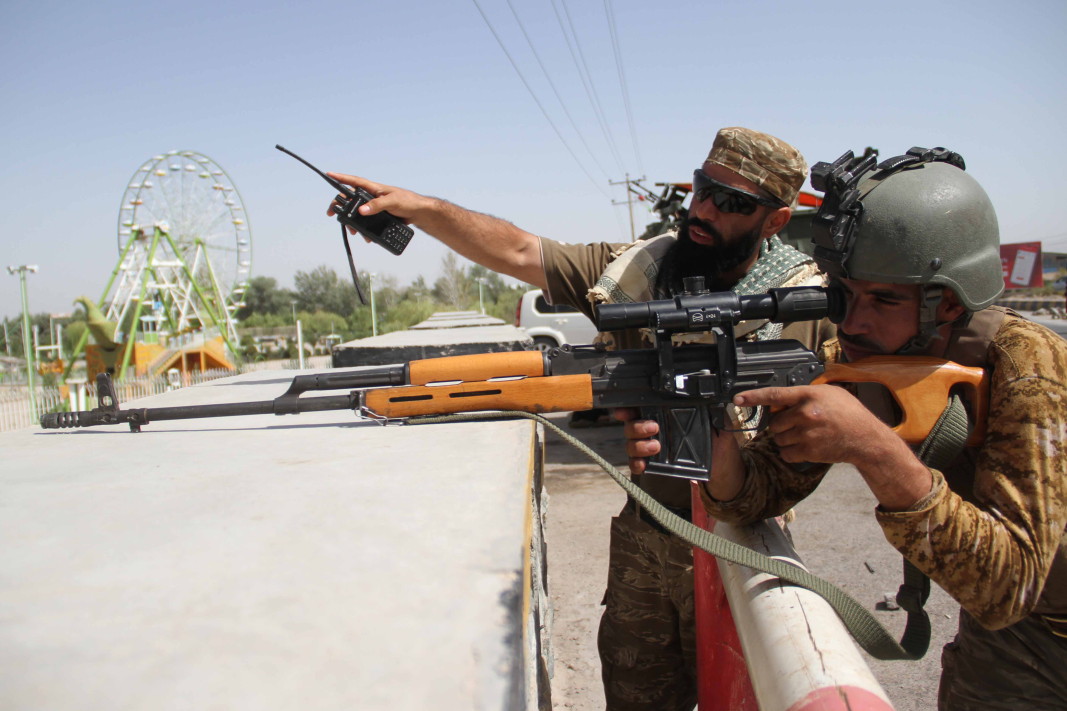 Военнослужещи от афганистанските сили за сигурност охраняват пропускателен пункт в Херат, Афганистан, 31 юли 2021 г.