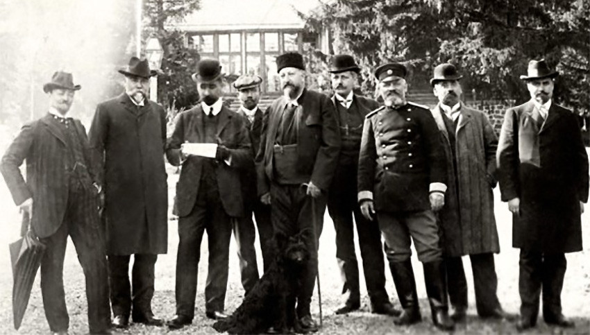 Цар Фердинанд с правителството на Александър Малинов.