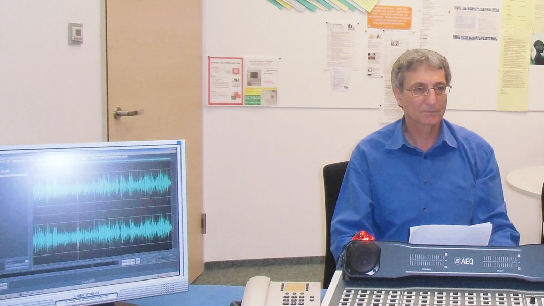 Димитър Дунков в студиото на австрийското „Радио България“