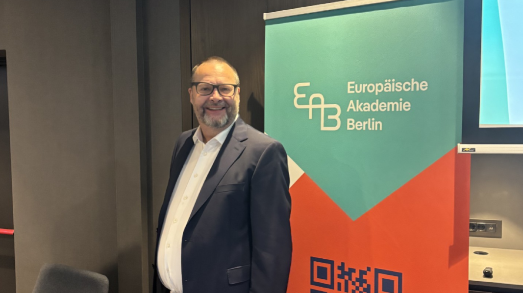 Д-р Юрген Ланг