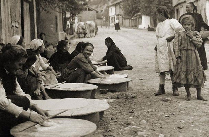 Berkovitsa in the early 1920s, women preparing the special Banitsa filo dough