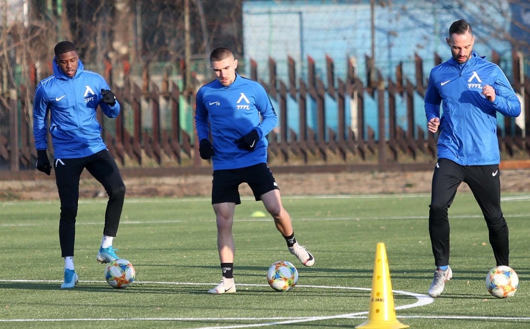 Симеон Славчев (вдясно) направи първа тренировка с Левски.