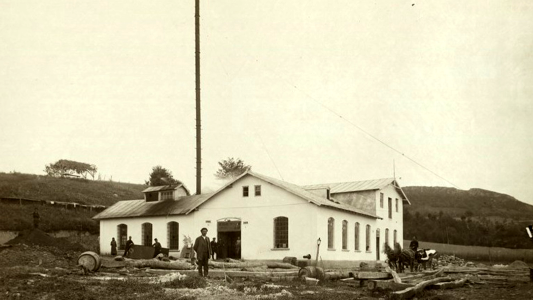 Fabrika për aba, shalle, gajtanë, breza etj. e Semov & Georgiev në Gabrovo  /  Foto: Agjencia shtetërore “Arkivat”