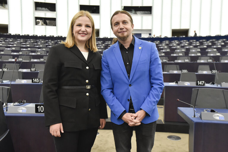 Avrupa Parlamentosu Üyeleri-eş-raportörler Arba Kokalari ve Lukasz Kohut Avrupa Parlamentosu'nda
