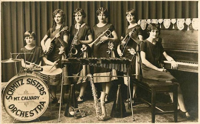 Shmitz Sisters Orchestra през 20-те, източник: https://www.yesterdaytoday.net/