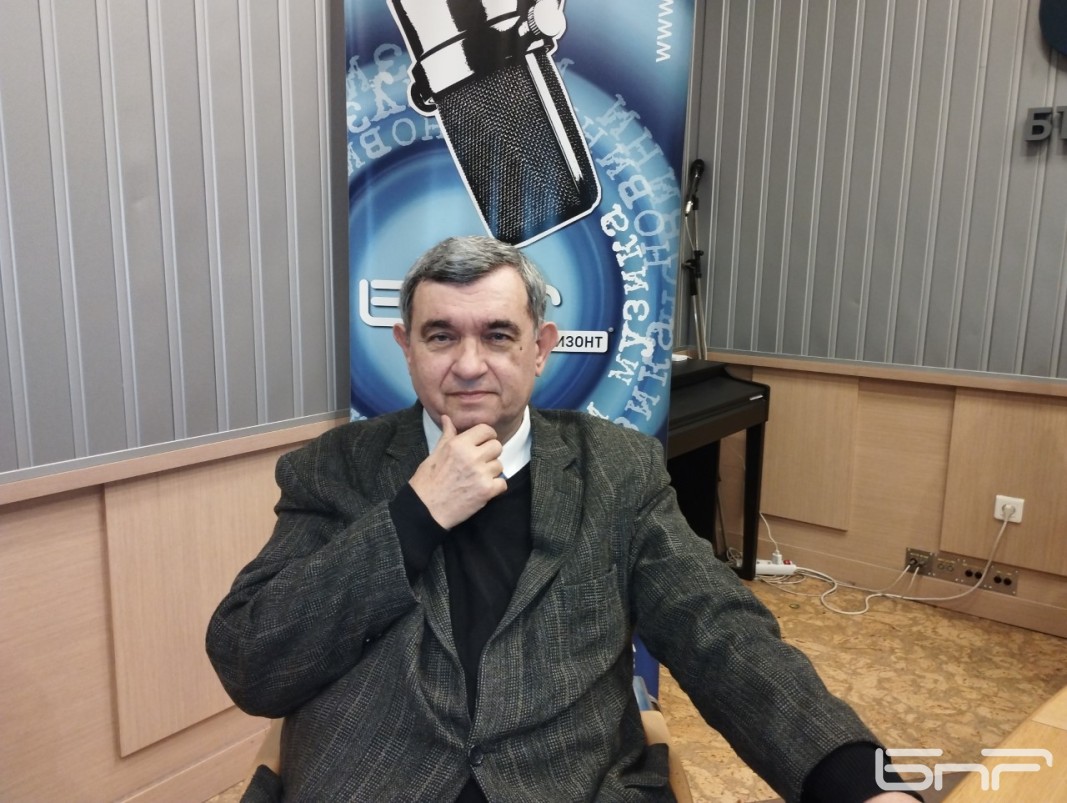 Доц. Йосиф Аврамов , доктор по икономика и доцент в департамент „Телекомуникации“ в Нов български университет