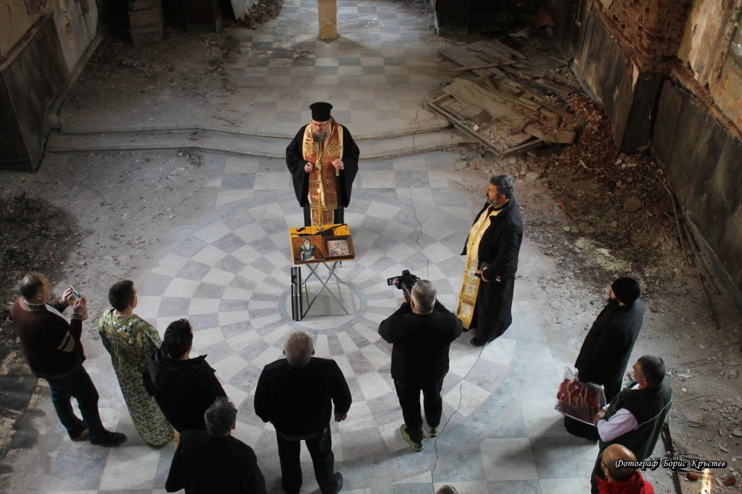 Молебен при започването на възстановителните работи на църквата в Черепиш