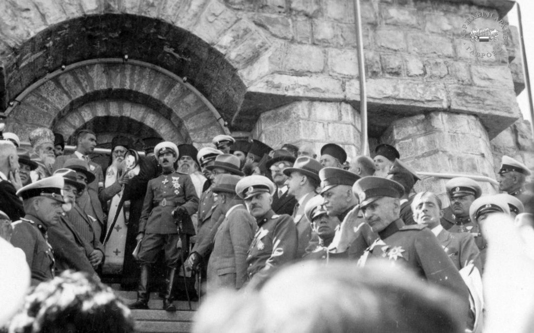 Царь Борис и участники переворота на открытии памятника на вершине Шипка в августе 1934 г.