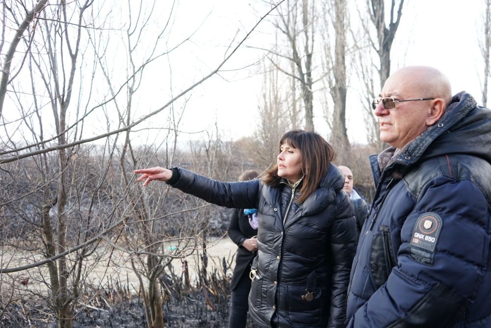 Министърът на околната среда и водите Емил Димитров посети Драгоманското блато; снимка: БГНЕС