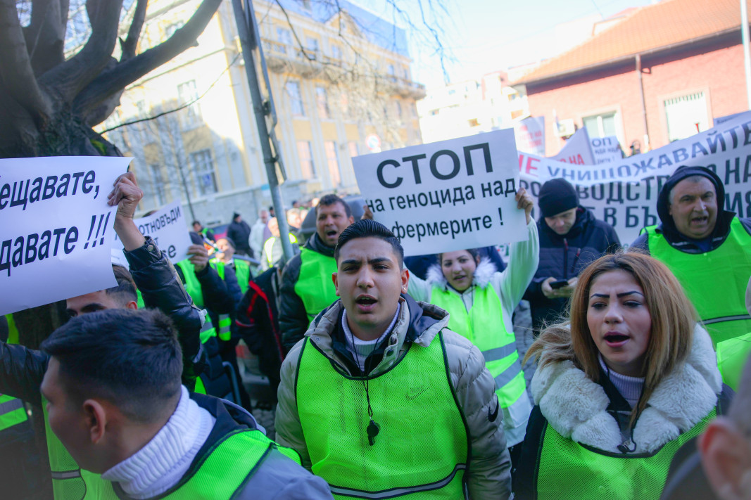 Протестиращите блокираха за кратко бул. Христо Ботев/БГНЕС