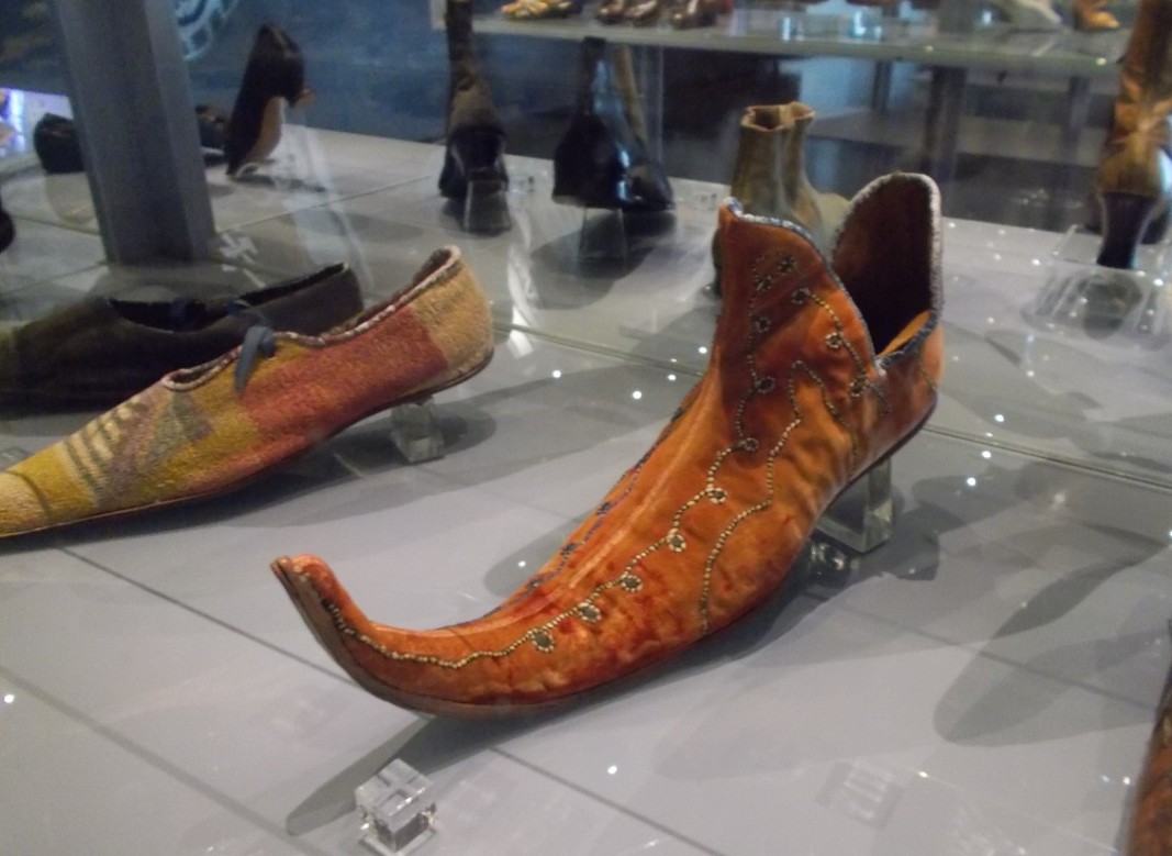 Музеят на обувките в Злин. Модни обувки в Европа от XIV и XV век