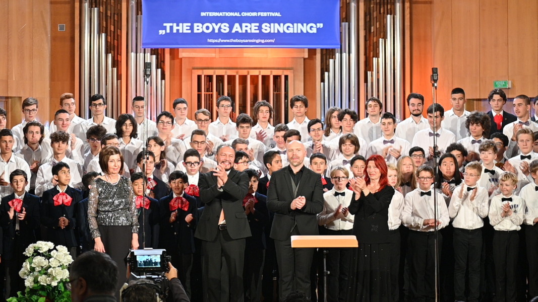 Първият международен хоров фестивал „Момчетата пеят