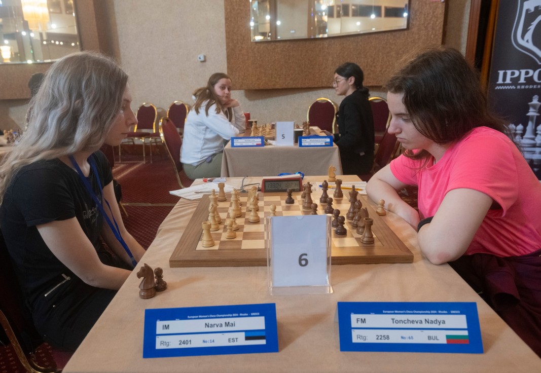 Надя Тончева (вдясно) допусна втора загуба.