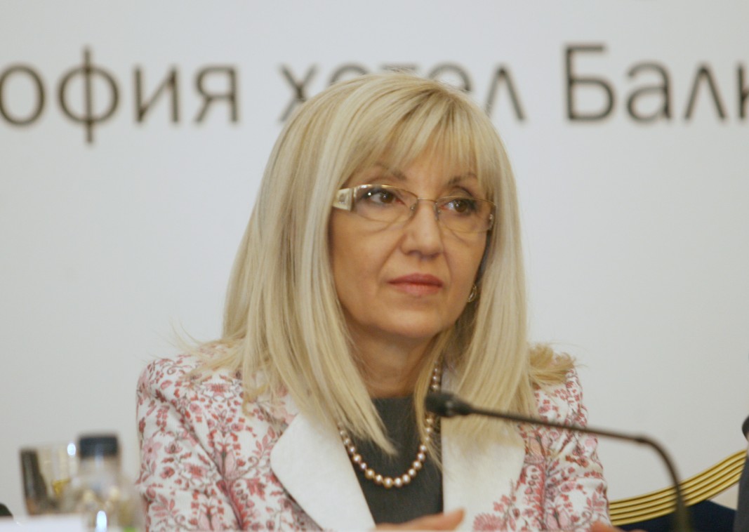 Министърът на регионалното развитие Петя Аврамова и колегата й от