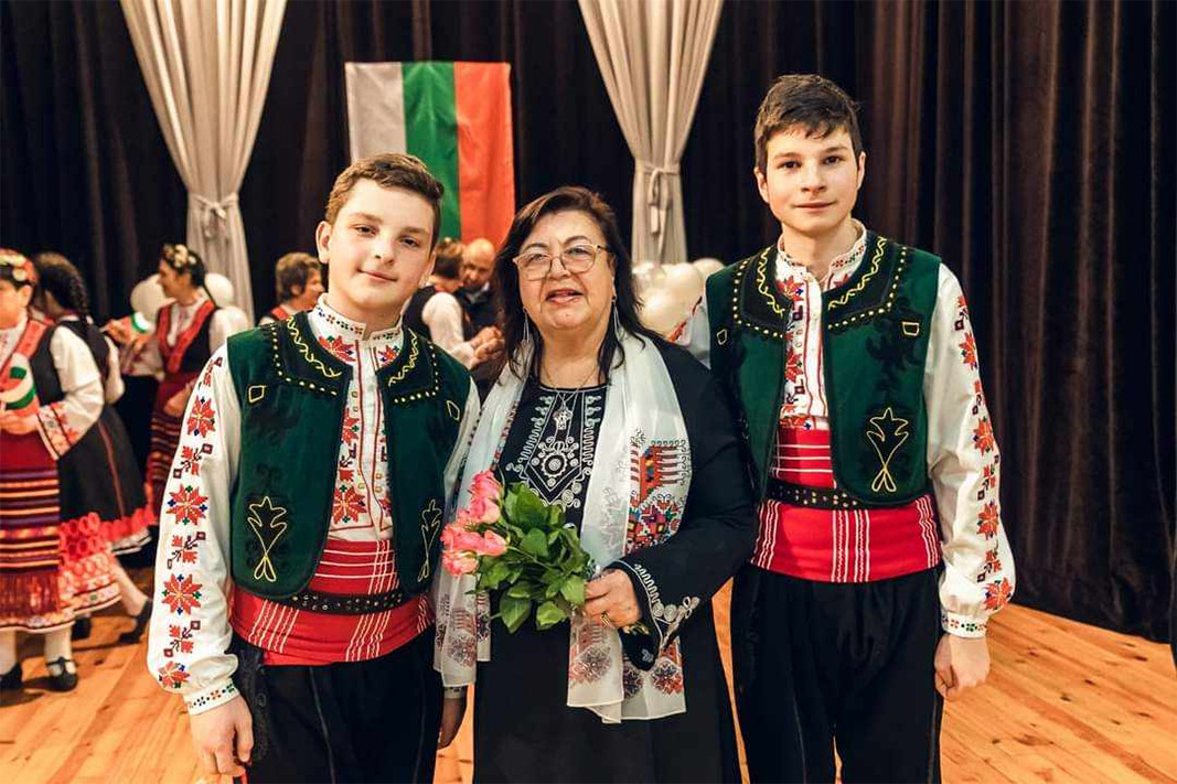 Zlatka Stavreva con sus alumnos