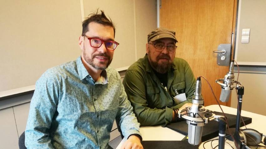 Bogdan Darev și Vasil Denev în studioul podcastului Bulgaria Azi