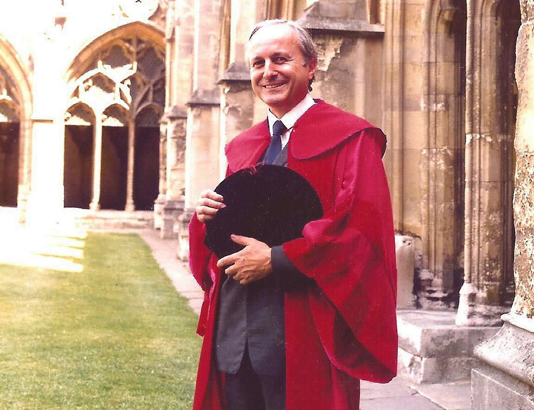 Canterbury Katedrali'nde – Doctor honoris causa, 1990 yılı.