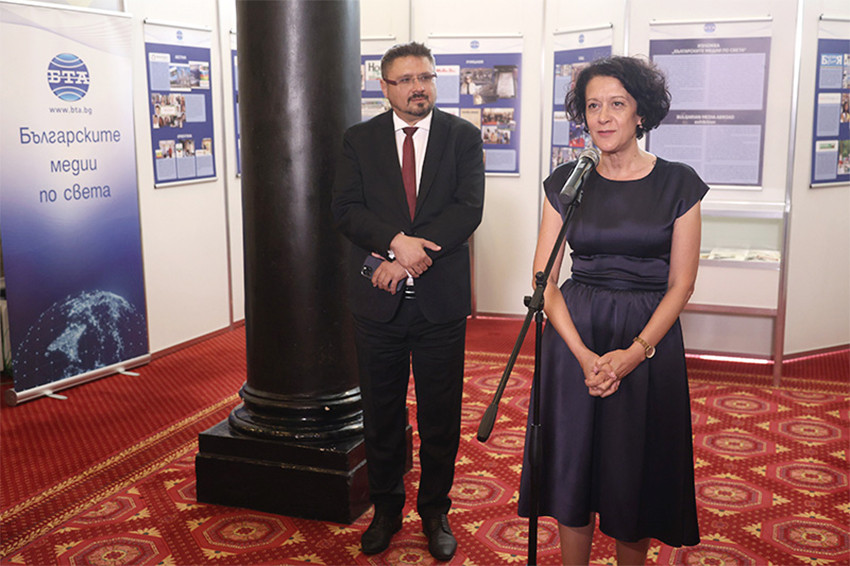 Antoaneta Zonewa bei der Eröffnung der Ausstellung „Die bulgarischen Medien in der Welt“ im Gebäude der Volksversammlung