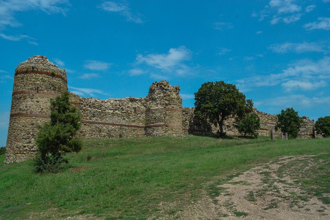 La forteresse médiévale Neutzikon près du village Mezzek
