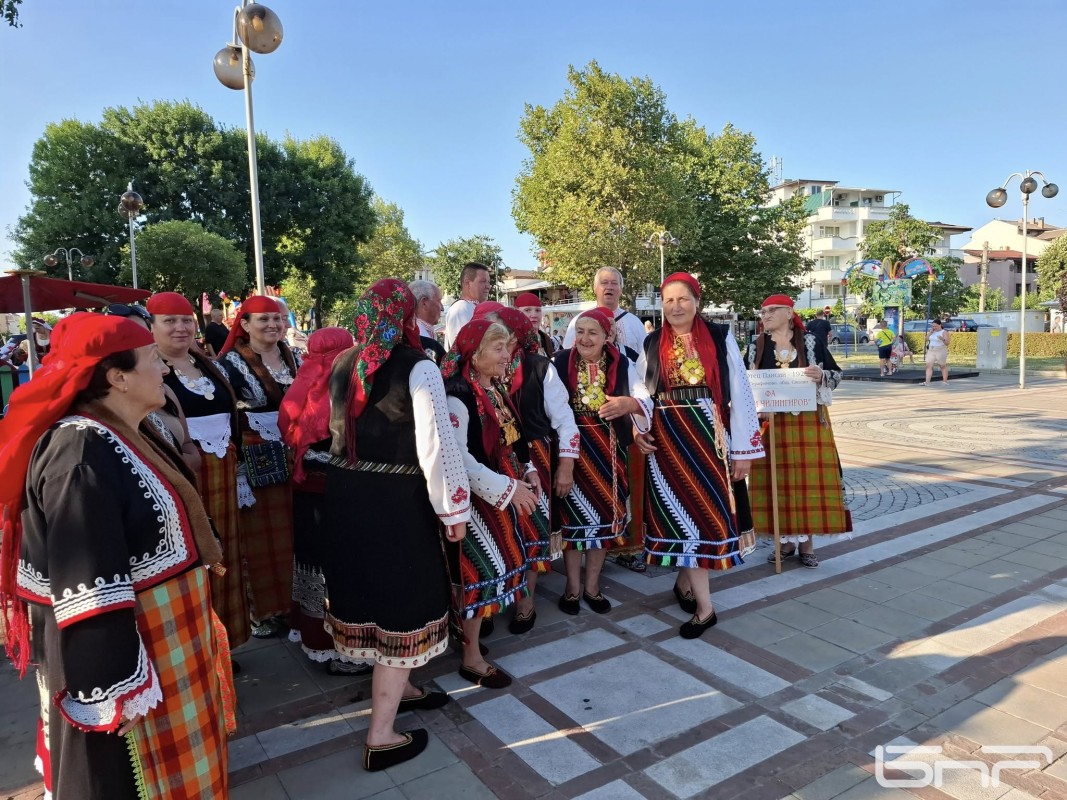 ФА "Георги Чилингиров" създава приятелства с фолклорната група от с. Факия