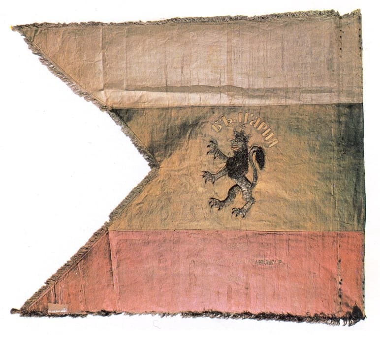 Знамето ушито от Стилияна Параскевова по идея и проект на Иван Параскевов, един родолюбив българин родом от Ямбол.