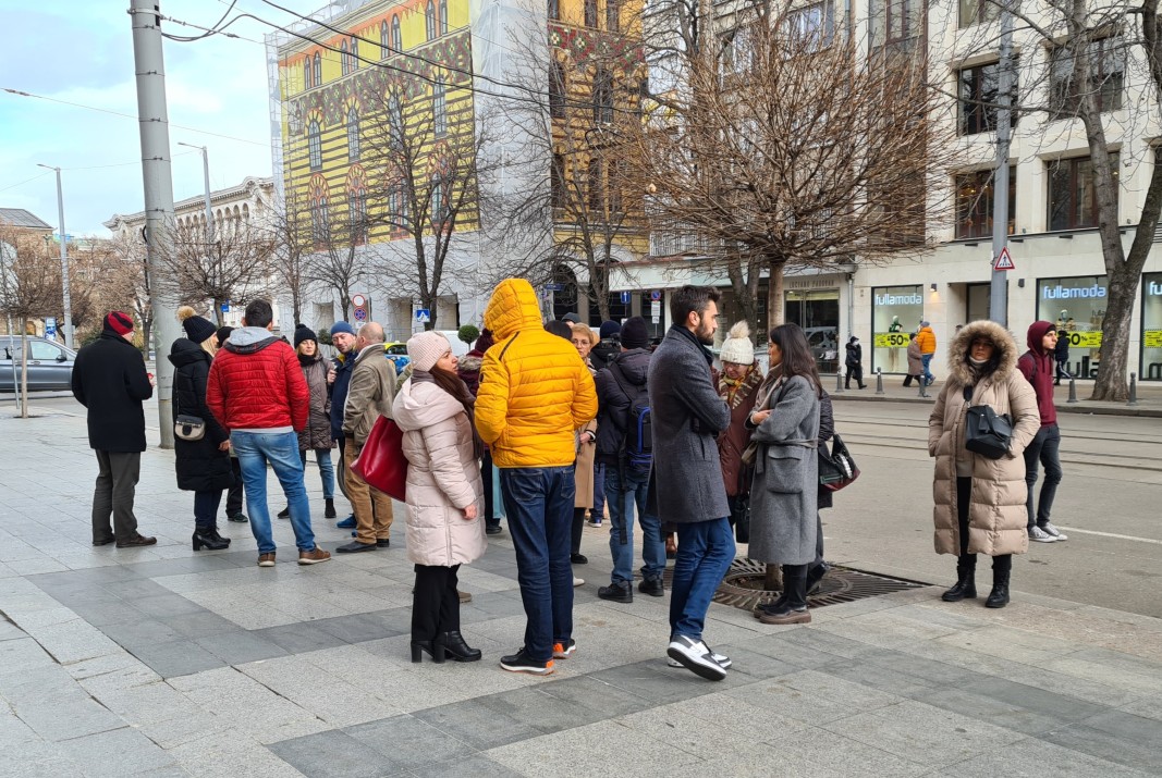 Близки и приятели на убитата Евгения се събраха пред Съдебната палата/БГНЕС