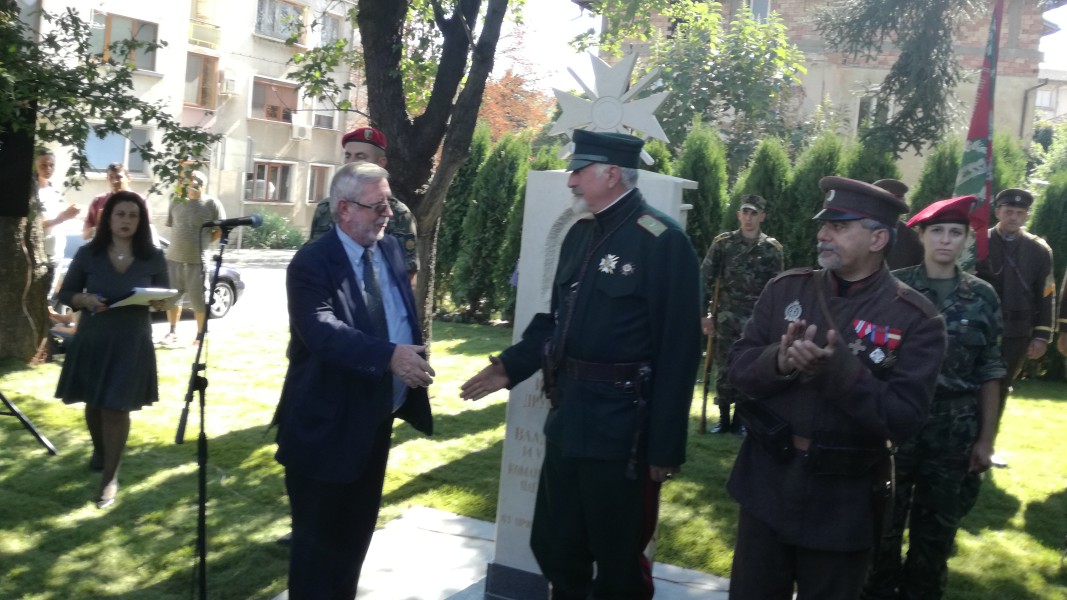 Паметник на генерал Владимир Вазов беше открит в Троян по