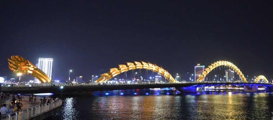 Мостът Драгон бридж над река Хан в Дананг. Снимка: Магдалена Гигова