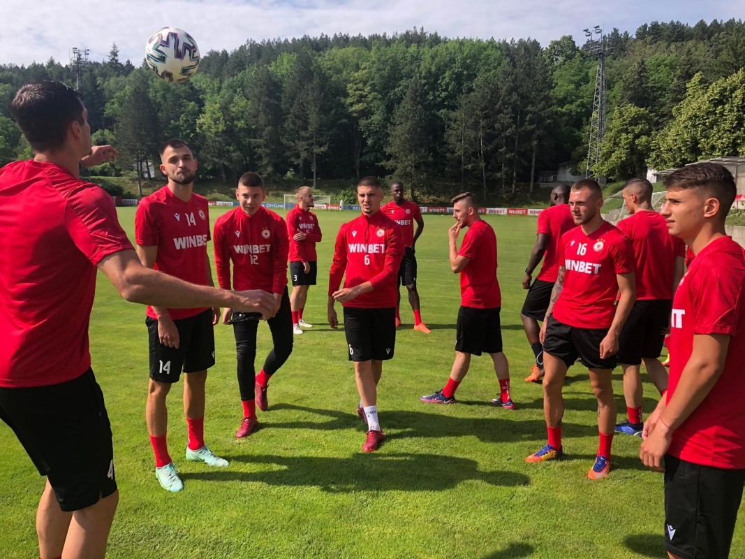 ЦСКА София започна подготовка с много млади футболисти.