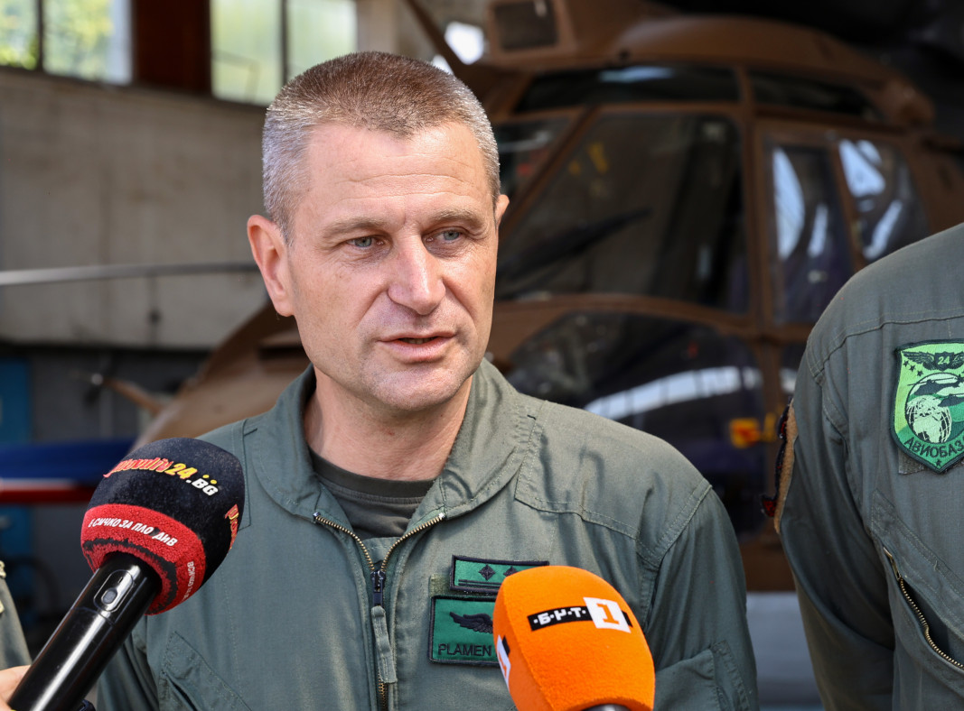 Подполковник Пламен Дончев, началник на летищен център в авиобаза Крумово; Снимка БТА