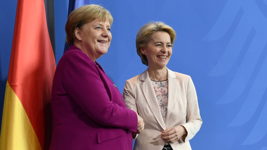Урсула фон дер Лайен /дясно/ среща с германския канцлер Ангела Меркел в Берлин