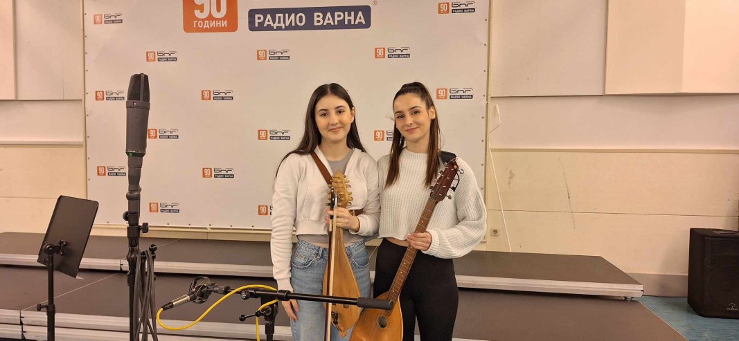 Пресиана и Александра минути преди началото на звукозаписа в Радио Варна