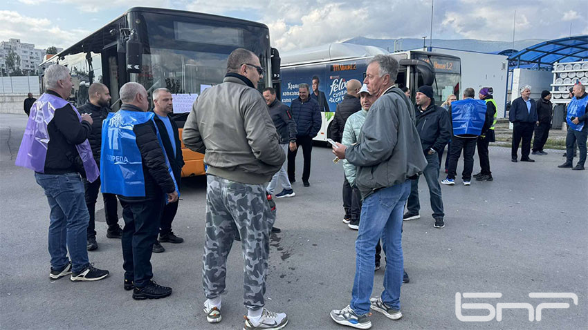 В гараж „Земляне“ / Снимка: Александра Илиева