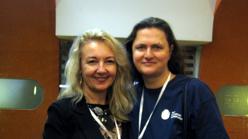 Марианна Конова и Татяна Фед, преподавател в НБУ, чийто отбор участва в семинара