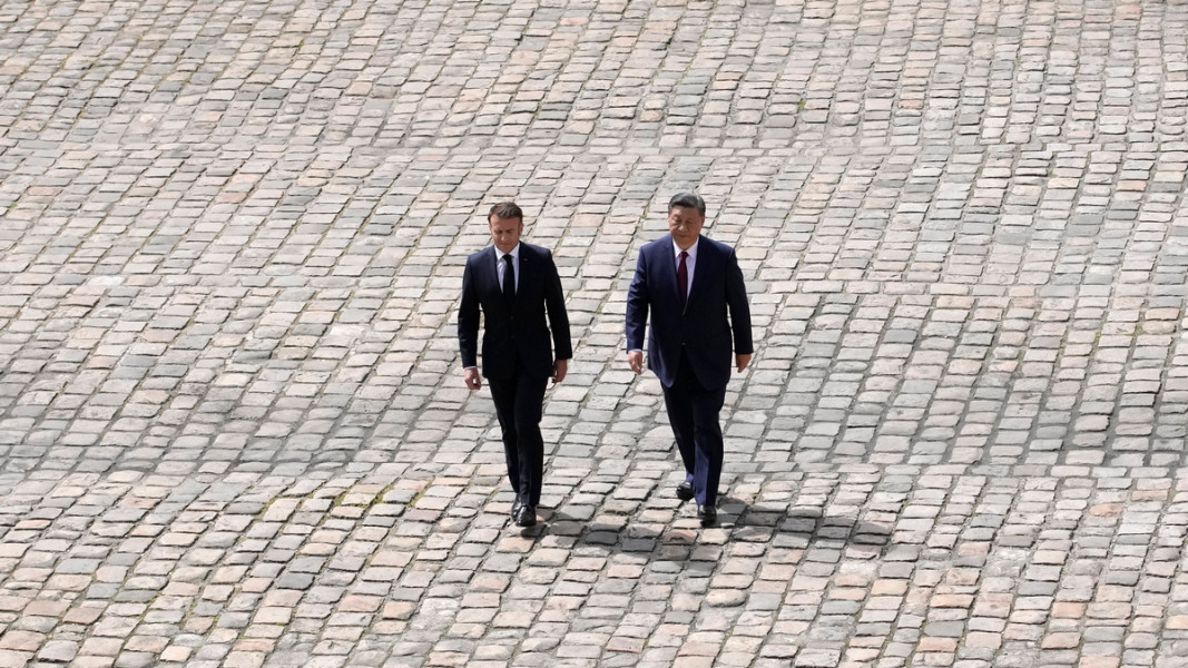 Френският президент Еманюел Макрон и китайският лидер Си Цзинпин по време на визитата му във Франция