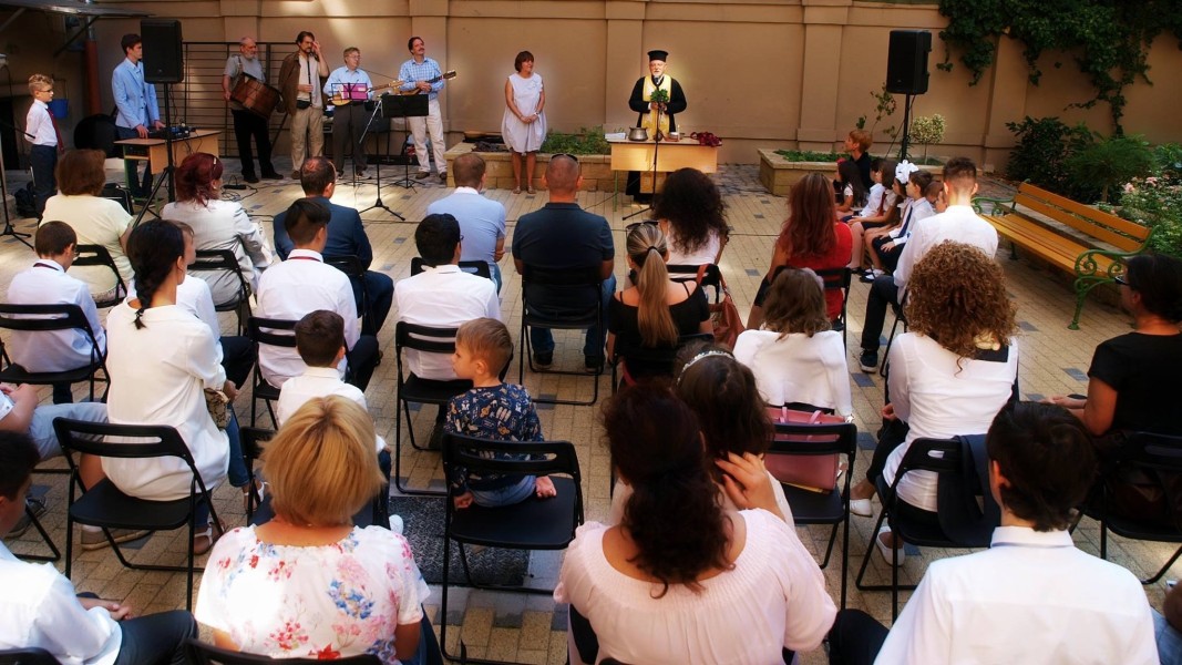 Училищните празници събират българската общност