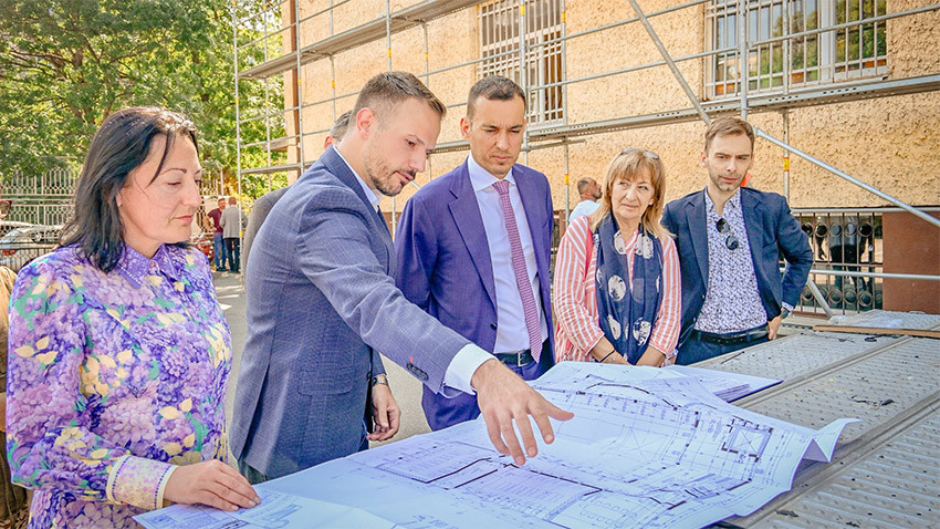 Големият ремонт на 143-то училище започна на 6 август, но се очаква да приключи преди началото на учебната година