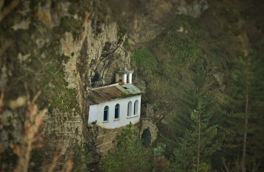 Разбоишкият манастир