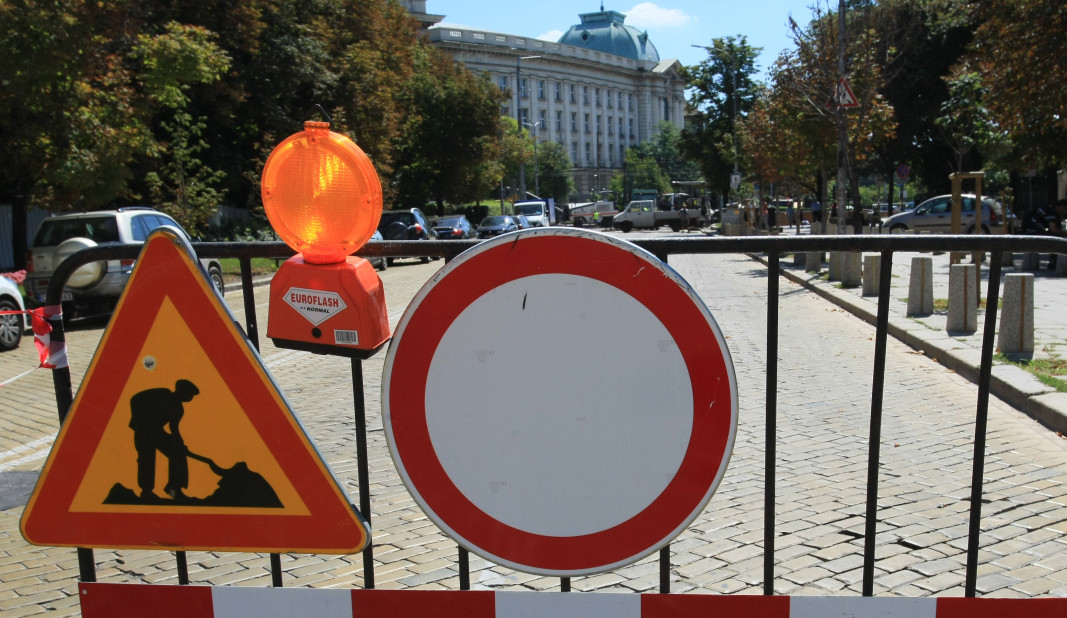 Столичната община информира че бул Васил Левски ще остане напълно