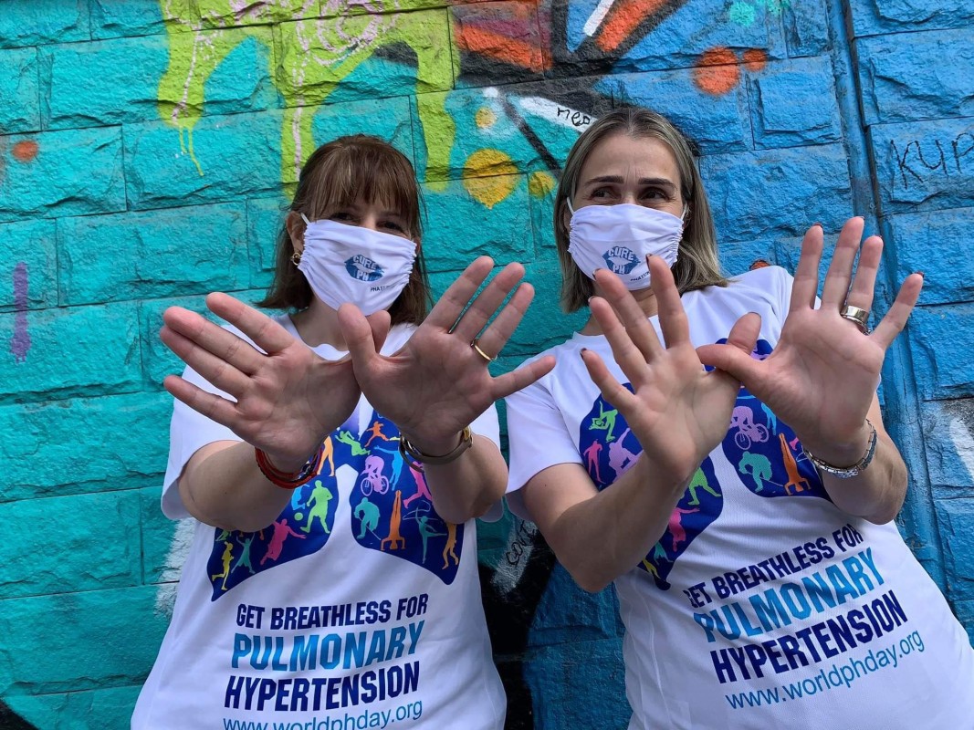 Наталия Маева и Дора  Дермонска по време на кампанията посветена на световния ден на пх - 5 май 2021